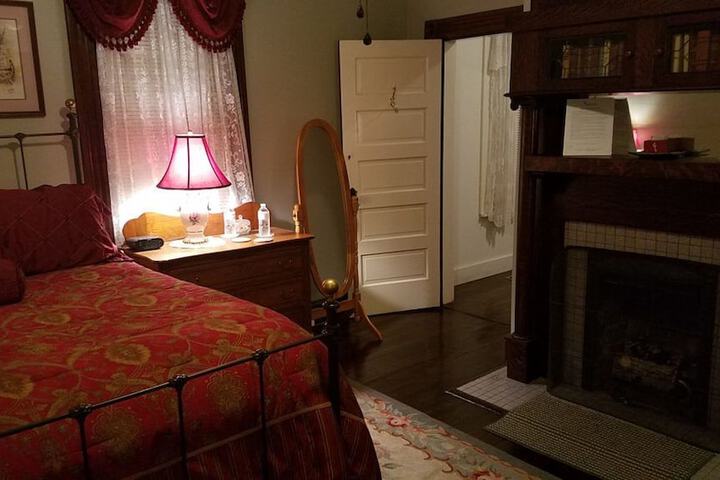 Room 7 of 8