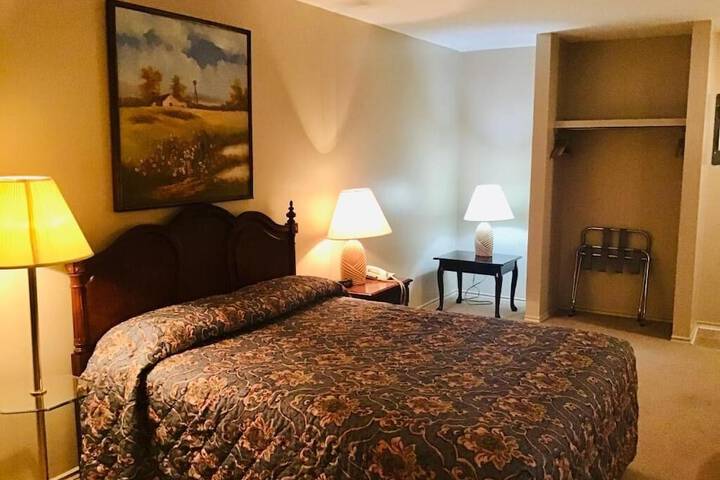 Room 9 of 18