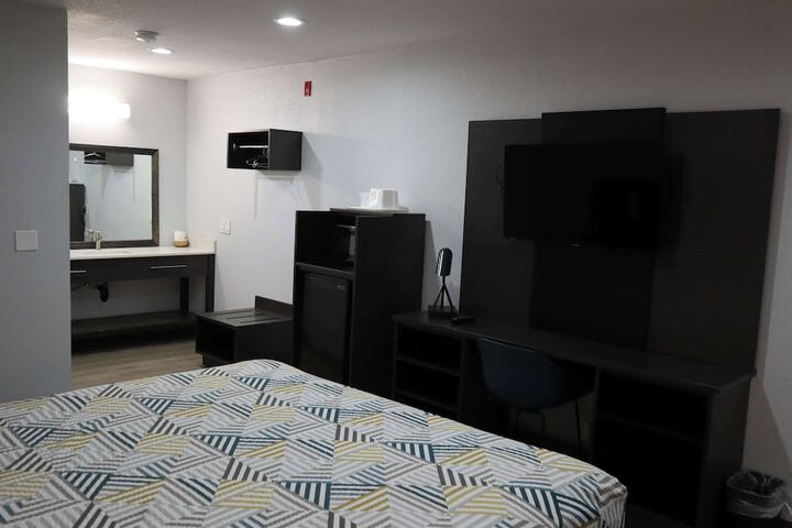 Room 9 of 34