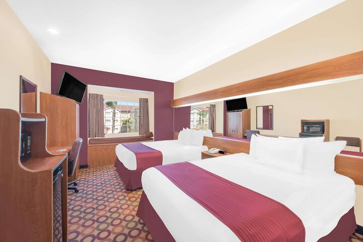 Room 13 of 25
