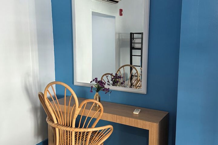 Room 13 of 37