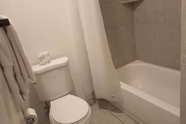 Cedar Inn & Suites