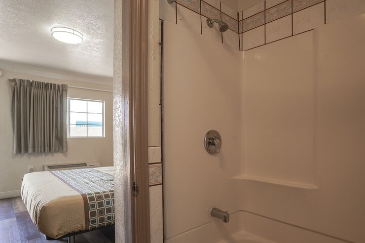 Room 32 of 37