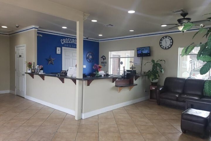 Crossroads Inn & Suites