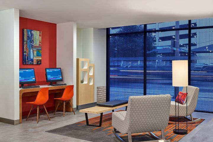 Business Center 23 of 28