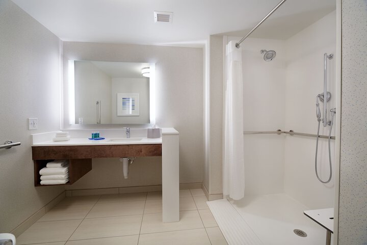 Holiday Inn Express & Suites-Cincinnati North - Liberty Way by IHG