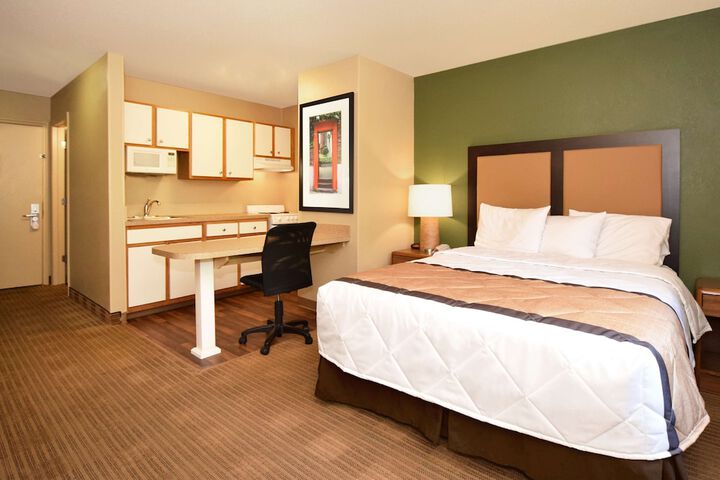Extended Stay America Select Suites St. Louis Earth City