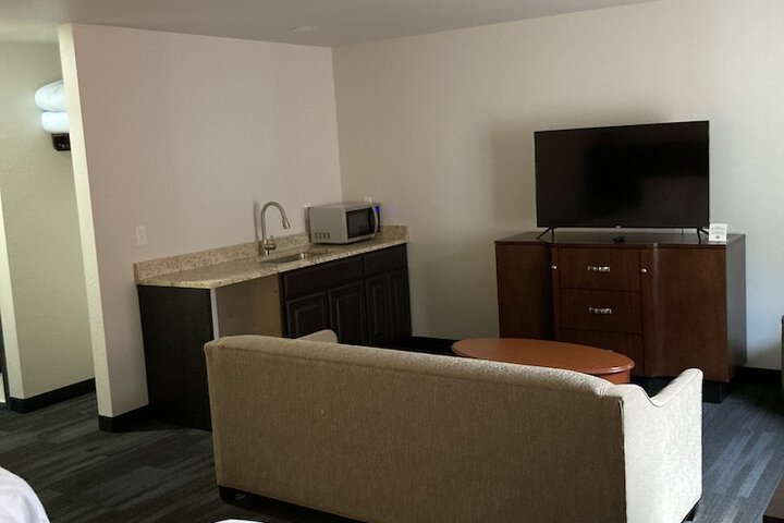 Room 10 of 18