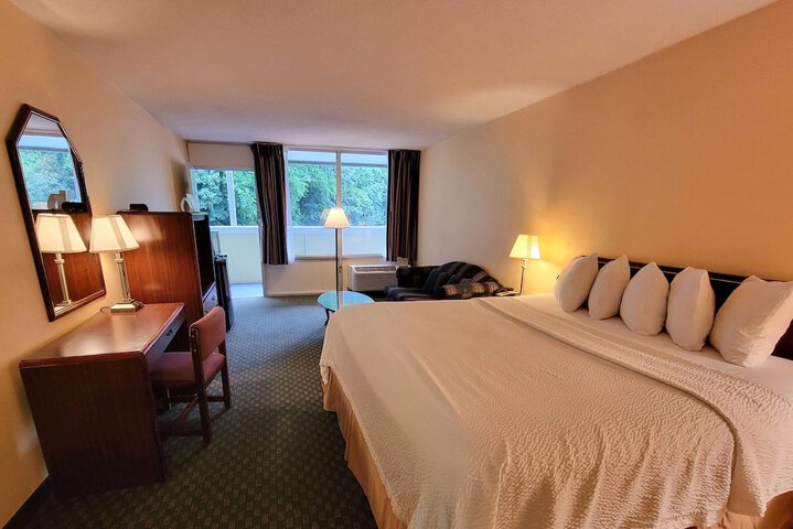 Days Inn by Wyndham Alexandria South