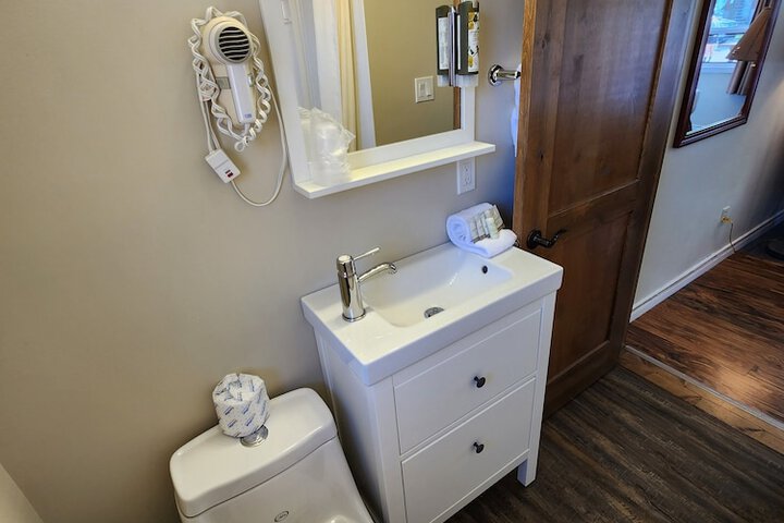 Aspen Village Inn