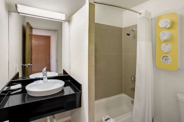 Room 15 of 34