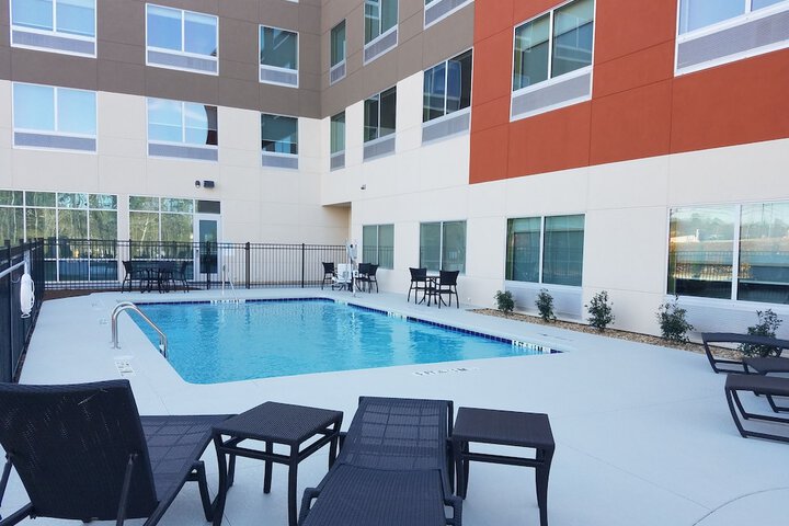 Holiday Inn Express & Suites Carrollton West by IHG