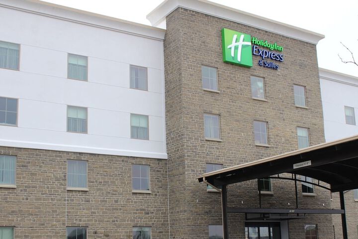 Holiday Inn Express & Suites Shawnee-Kansas City West by IHG