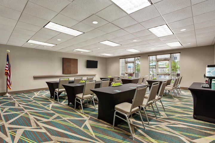 Homewood Suites by Hilton Fort Myers Airport / FGCU