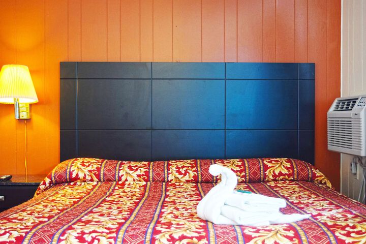 Room 27 of 84