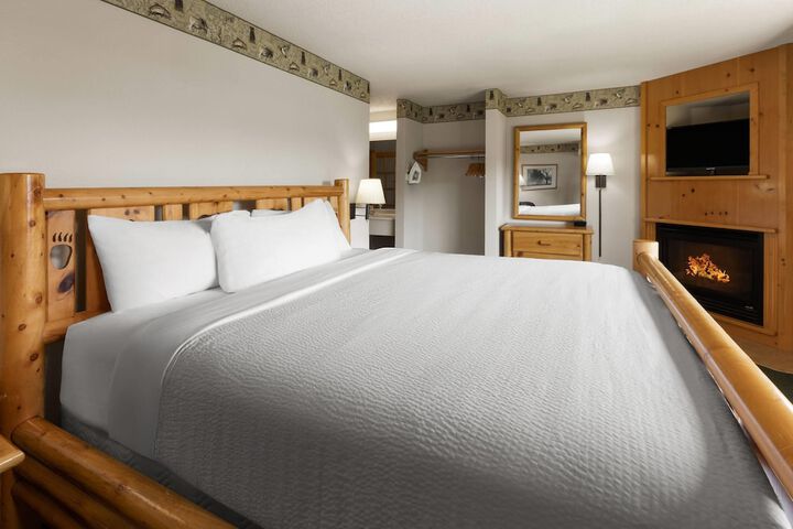 Shell Lake Lodge a Travelodge by Wyndham