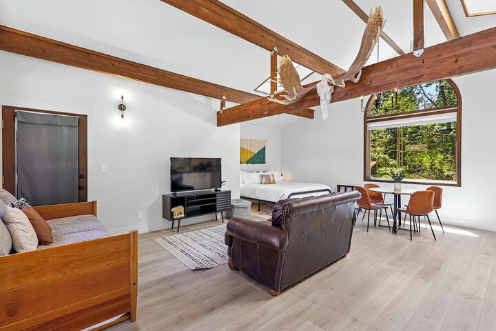 Basecamp Lodge