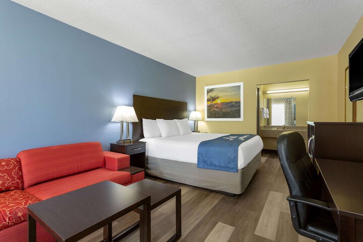 Room 10 of 25