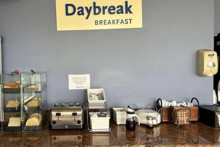 Breakfast/Coffee Service 31 of 31