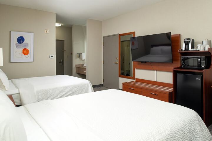 Holiday Inn Express Farmington - Bloomfield by IHG