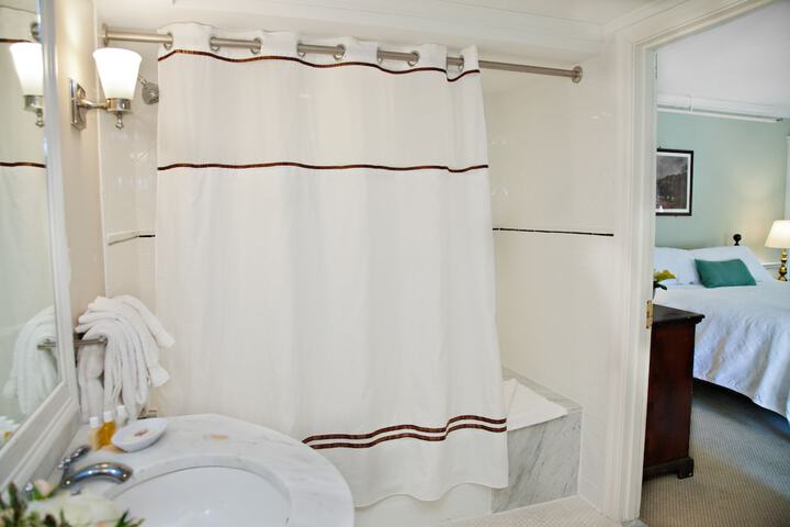 Room 5 of 28