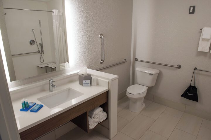 Holiday Inn Express & Suites Louisville N - Jeffersonville by IHG