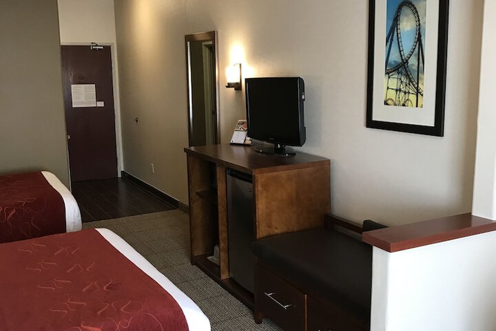 Comfort Suites Near Six Flags Magic Mountain