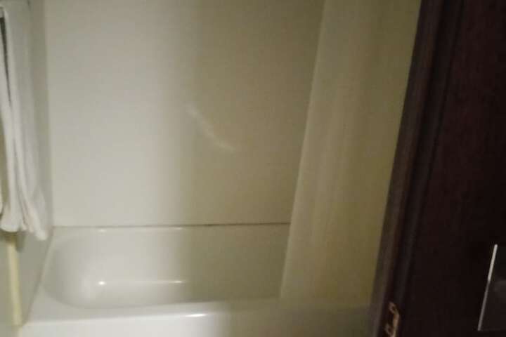 Room 6 of 9