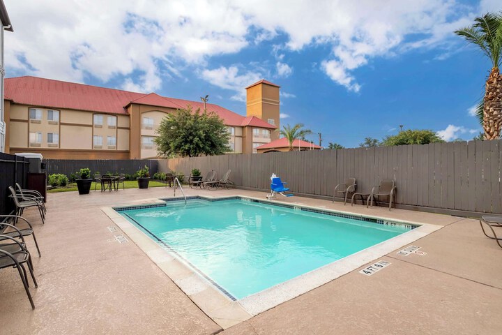 Pool 4 of 32