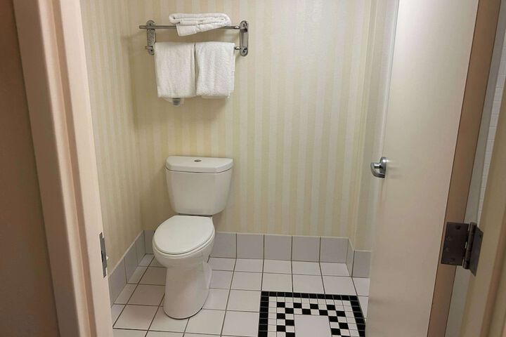 Room 28 of 43