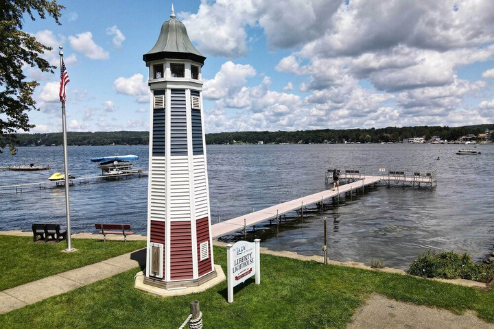 Bemus Point Vintage Suite w / Soaking Tub & Kitchen