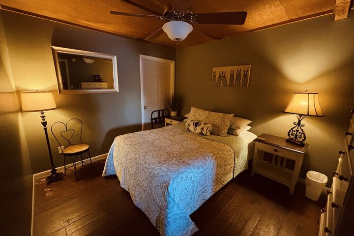 The Iris Garden Downtown Cottages and Suites