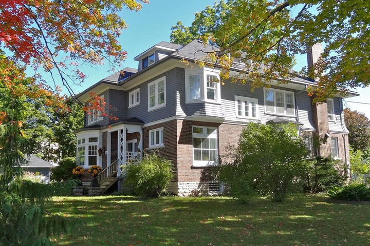 The Captains House B & B
