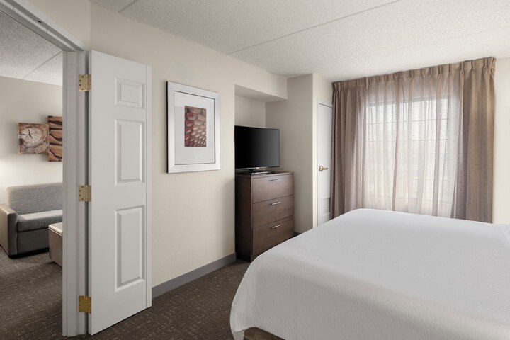 Staybridge Suites Indianapolis-Airport by IHG