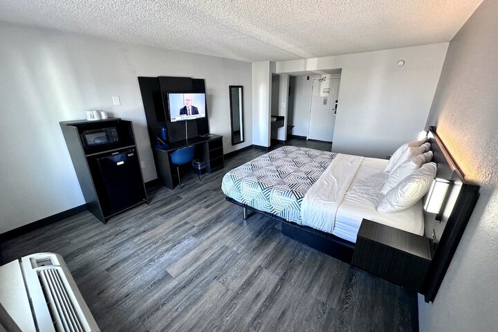 Room 14 of 33