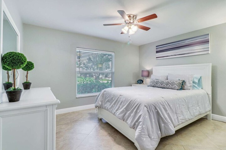 Room 9 of 25