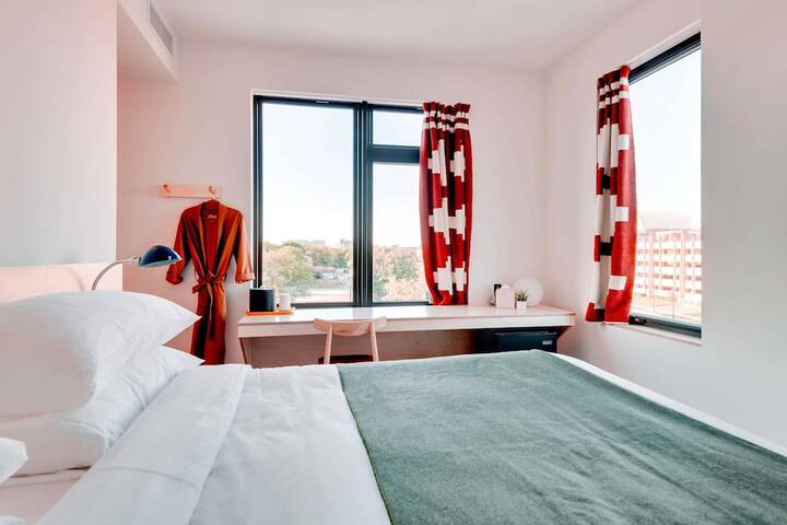 Room 21 of 32