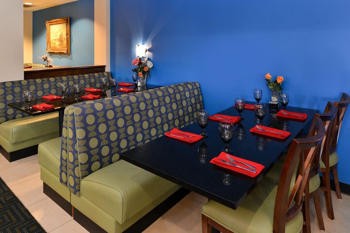 Dining 60 of 69