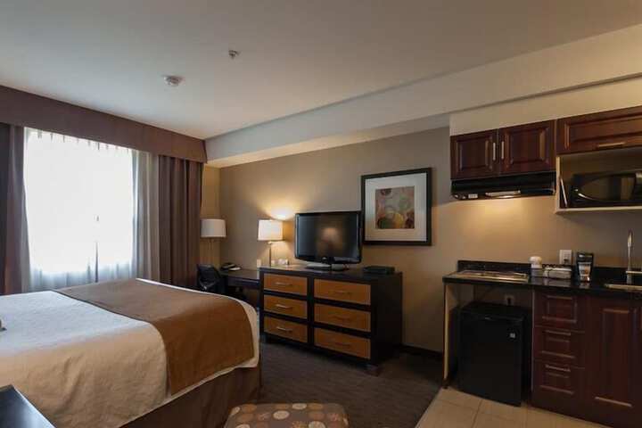 Room 27 of 40