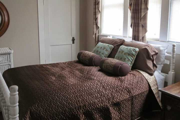 Room 7 of 18