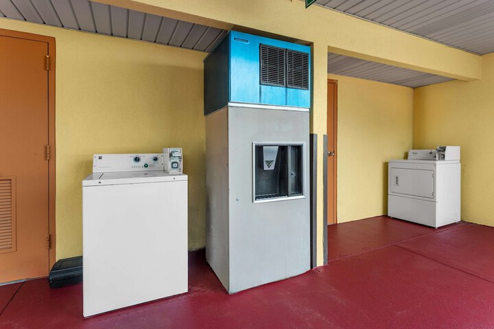 Americas Best Value Inn Montezuma
