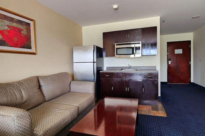 Room 15 of 33