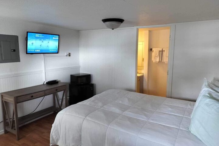 Room 70 of 95