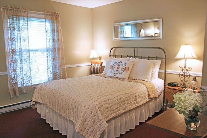 Eagle Harbor Inn