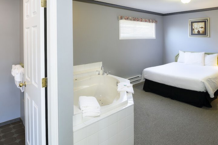 Tiki Shores Inn & Suites