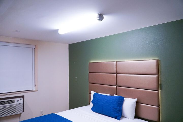 Room 7 of 27