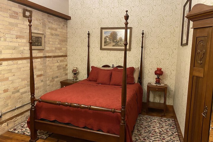 Room 4 of 11