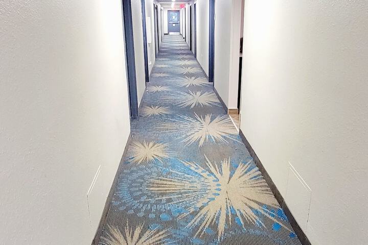 Ballroom/Hall 36 of 39