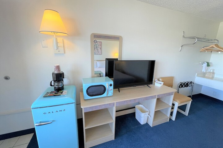 Room 33 of 74