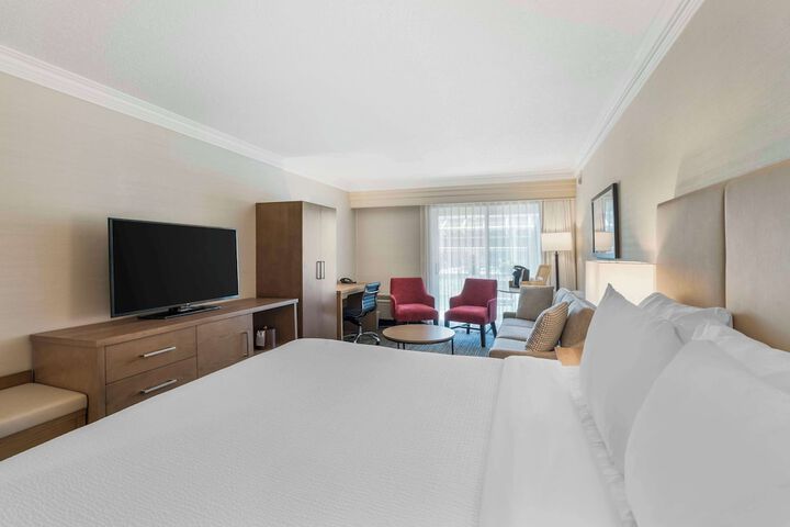 Best Western Plus Kelowna Hotel & Suites